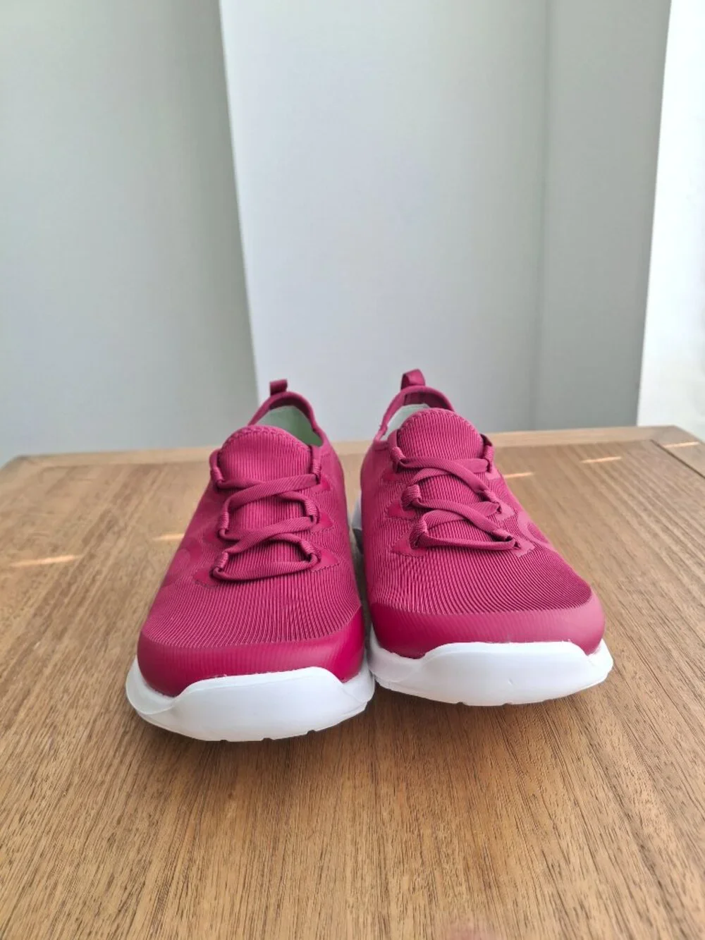 (New) OOFOS –‎ OOmg Sport LS Recovery Shoes (Rosebud) – Women's 8
